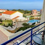 民宿 Peniche Master Bedroom With Sea View Balcony, Private Bathroom, Shared Kitchen, Swimming Pool, Surfing