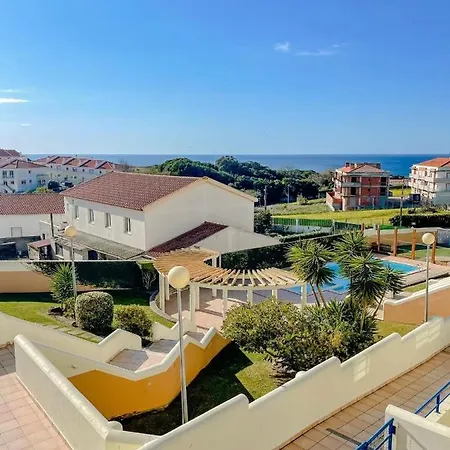 Homestay Peniche Master Bedroom With Sea View Balcony, Private Bathroom, Shared Kitchen, Swimming Pool, Surfing *
