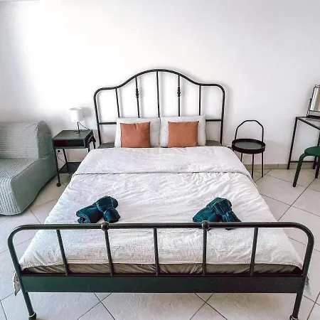 Peniche Master Bedroom With Sea View Balcony, Private Bathroom, Shared Kitchen, Swimming Pool, Surfing