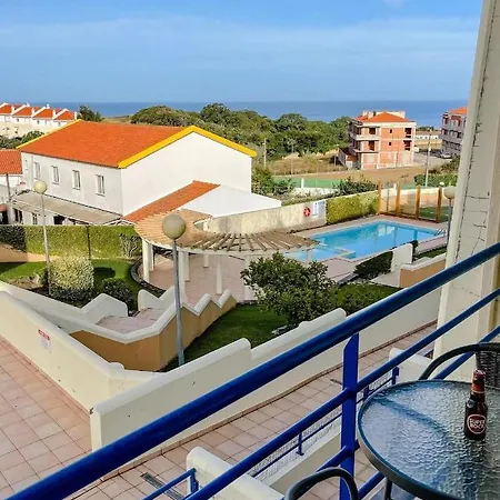 Homestay Peniche Master Bedroom With Sea View Balcony, Private Bathroom, Shared Kitchen, Swimming Pool, Surfing