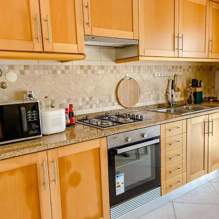 Rum i privatbostad Peniche Master Bedroom With Sea View Balcony, Private Bathroom, Shared Kitchen, Swimming Pool, Surfing *