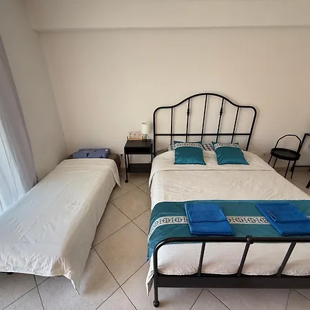 Peniche Master Bedroom With Sea View Balcony, Private Bathroom, Shared Kitchen, Swimming Pool, Surfing Rum i privatbostad Atouguia Da Baleia