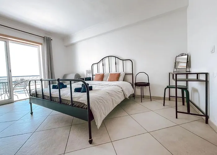 Peniche Master Bedroom With Sea View Balcony, Private Bathroom, Shared Kitchen, Swimming Pool, Surfing Privat bolig Atouguia Da Baleia